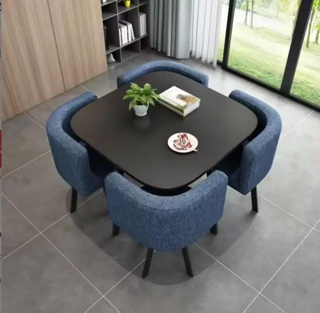 Meubles de salle à manger modernes très demandés - Table en MDF avec pieds en métal et ensemble de 4 chaises