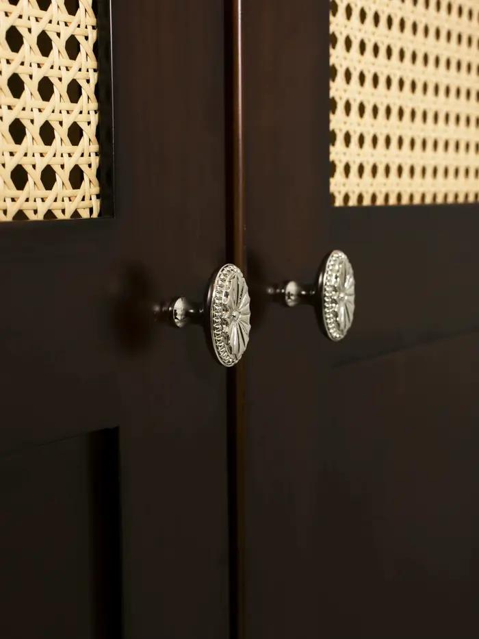 Poignées de porte de placard de chambre à coucher en laiton massif en forme d'écusson français vintage