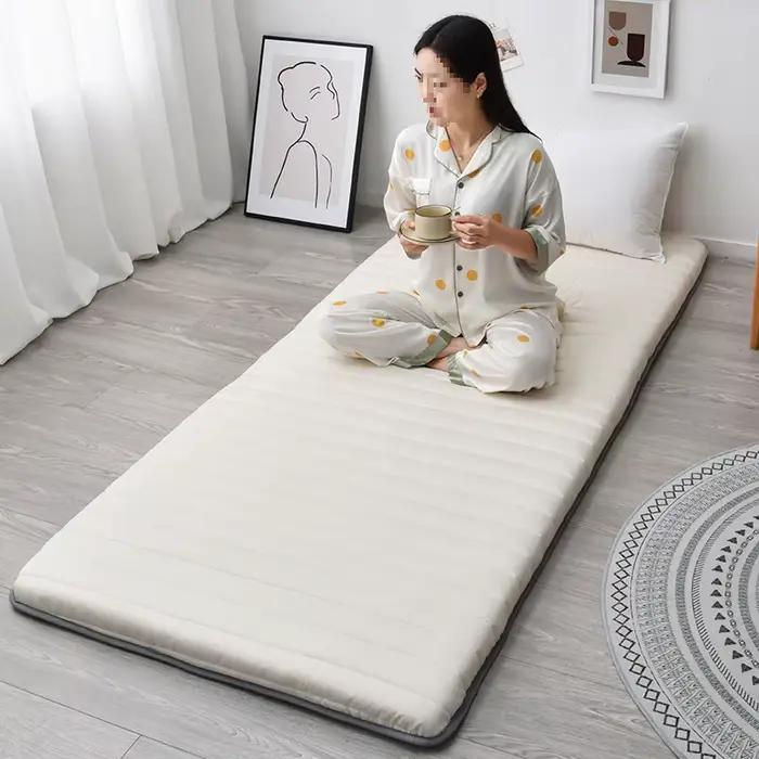 Matelas pliant-lit simple en mousse à mémoire de forme pour dortoirs et maisons de location
