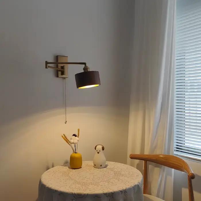 Applique murale rotative en bois avec interrupteur et prise, luminaire décoratif d'intérieur, idéal pour une chambre à coucher ou des escaliers