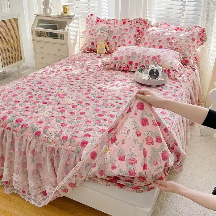 Jupe de lit matelassurera aux quatre coins avec imprimé de fleurs élastiques