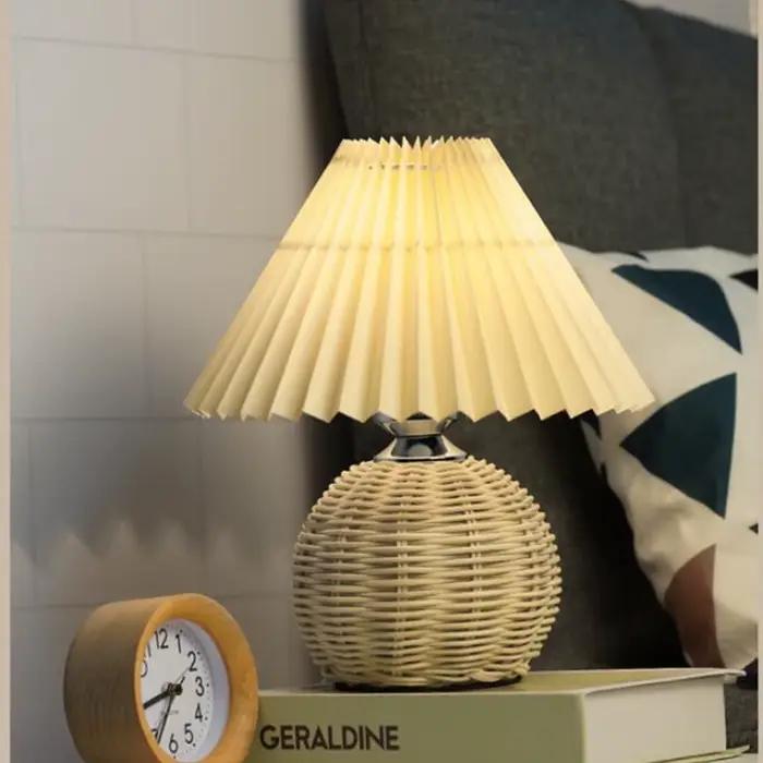 Lampe LED sur Pied en Rotin Plissé