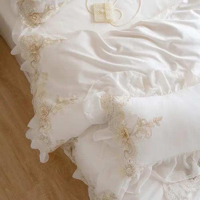 Parure de lit de princesse en dentelle blanche brodée