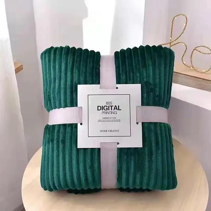 Couvertures en flanelle polaire corail à rayures pour lits
