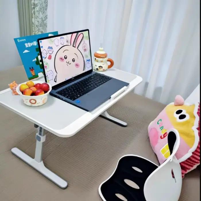 Surface de travail de bureau d'ordinateur portable de chevet réglable en hauteur avec baie vitrée à fente pour une