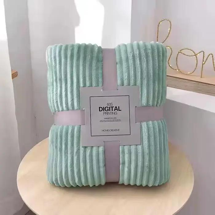Couvertures en flanelle polaire corail à rayures pour lits