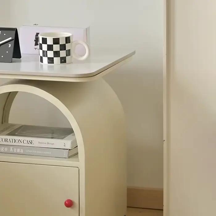 Table de chevet esthétique moderne avec rangement