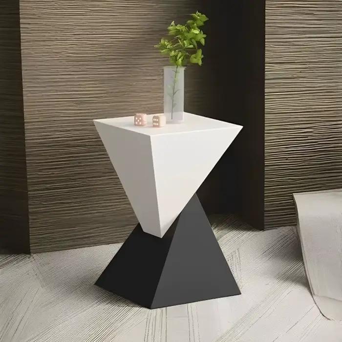 Table d'appoint minimaliste de luxe à la française