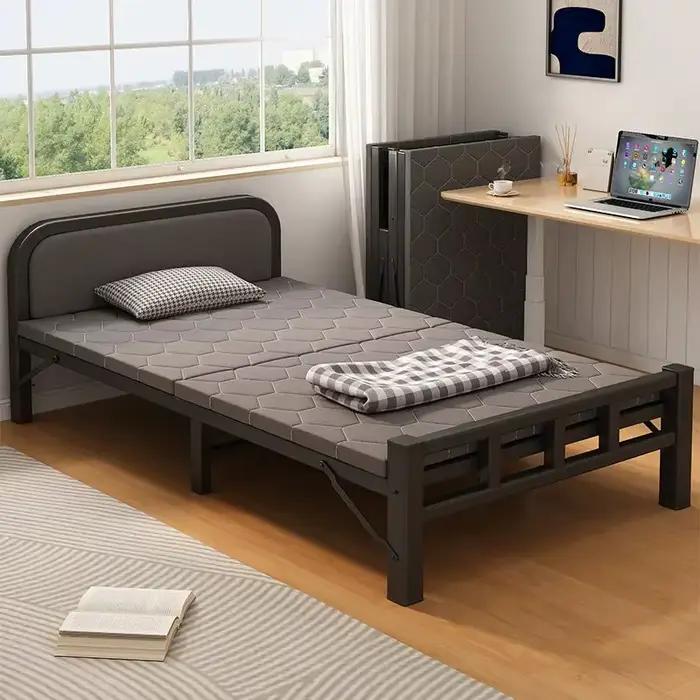 Lit pliant sur le sol, matelas abordable