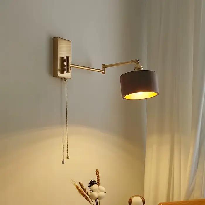 Applique murale rotative en bois avec interrupteur et prise, luminaire décoratif d'intérieur, idéal pour une chambre à coucher ou des escaliers