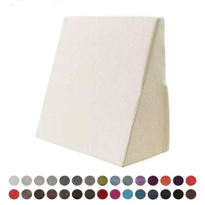 Coussin de dossier à cale triangulaire à la tête du lit