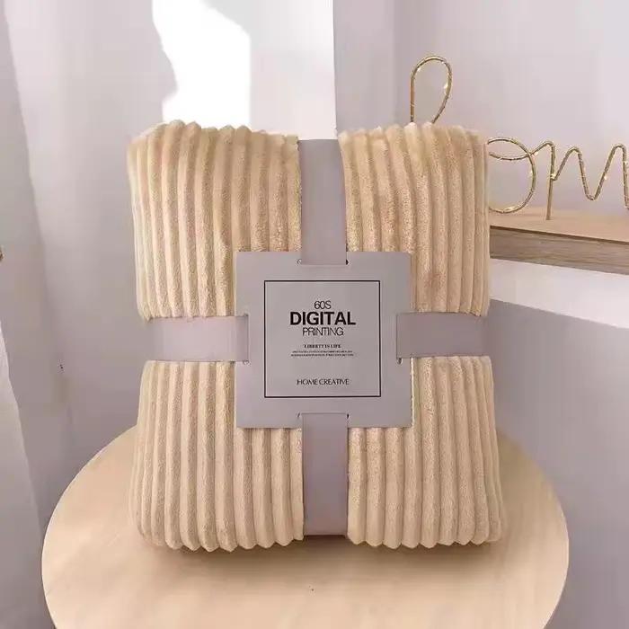 Couvertures en flanelle polaire corail à rayures pour lits