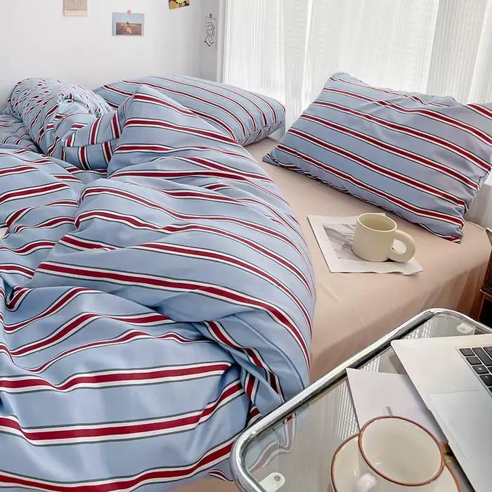 Ensemble de housse de couette rayée rouge et bleue simple