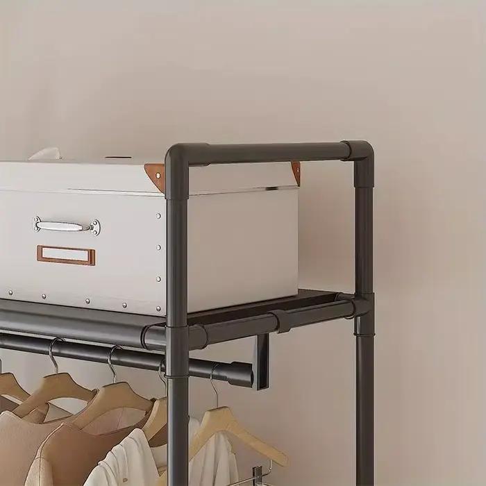 Support de rangement pour vêtements avec roulettes