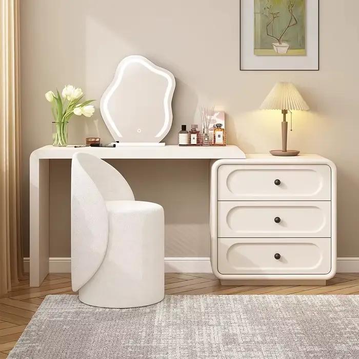 Coiffeuse d'appartement en bois