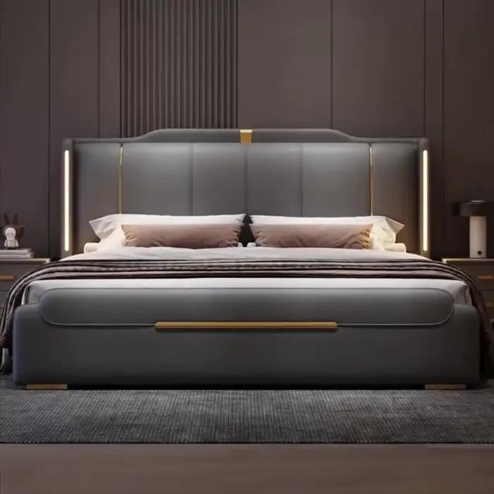 SAT. Lit double moderne de luxe en cuir souple avec cadre en bois massif et rangement pour la maison ou la chambre d'hôtel