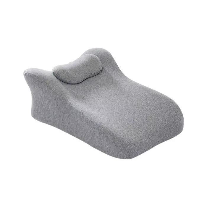 Oreiller de couchage pour se coucher sur le lit