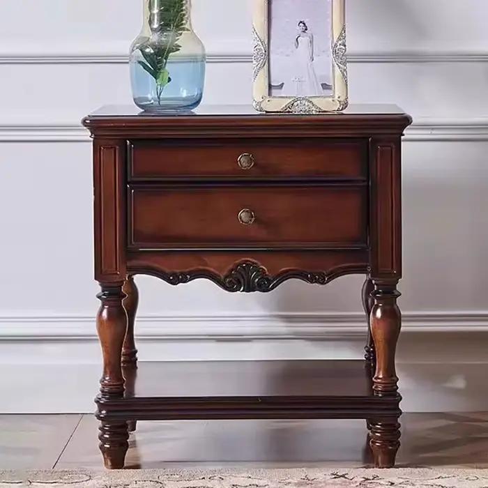 Table de chevet légère et délicate