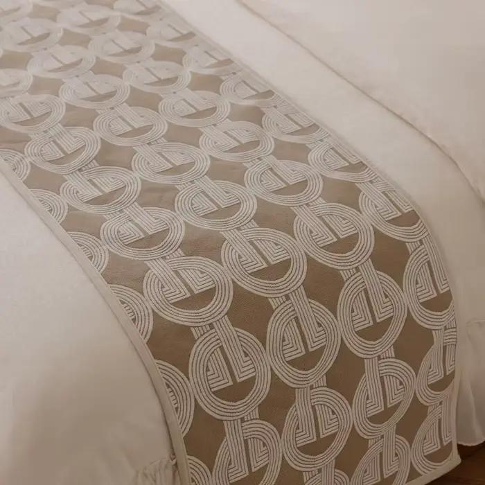 Chemin de lit Jacquard avec anneau géométrique haut de gamme