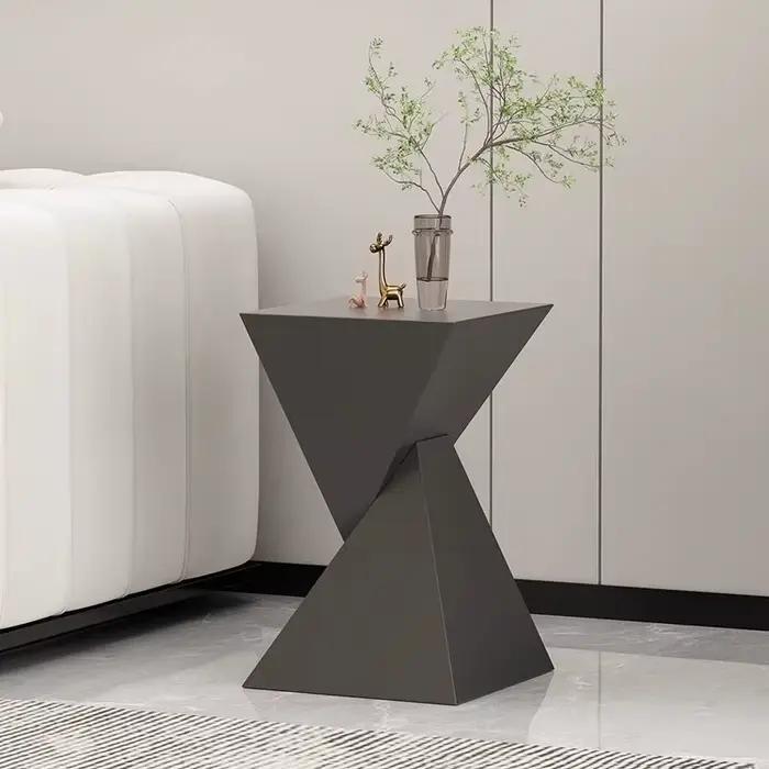 Table d'appoint minimaliste de luxe à la française