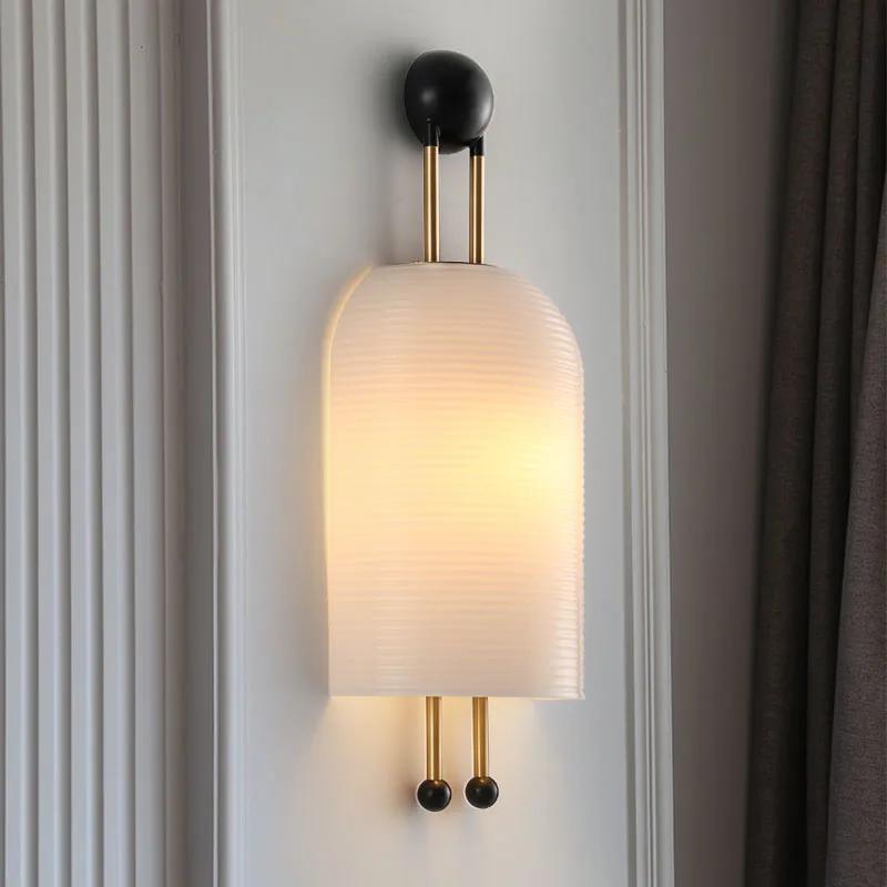 Applique murale rétro simple en verre blanc, style nordique de styliste, luminaire décoratif d'intérieur, idéal pour une chambre à coucher ou un hôtel