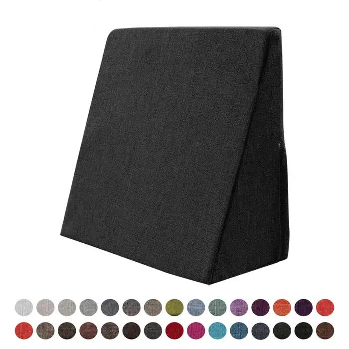 Coussin de dossier à cale triangulaire à la tête du lit