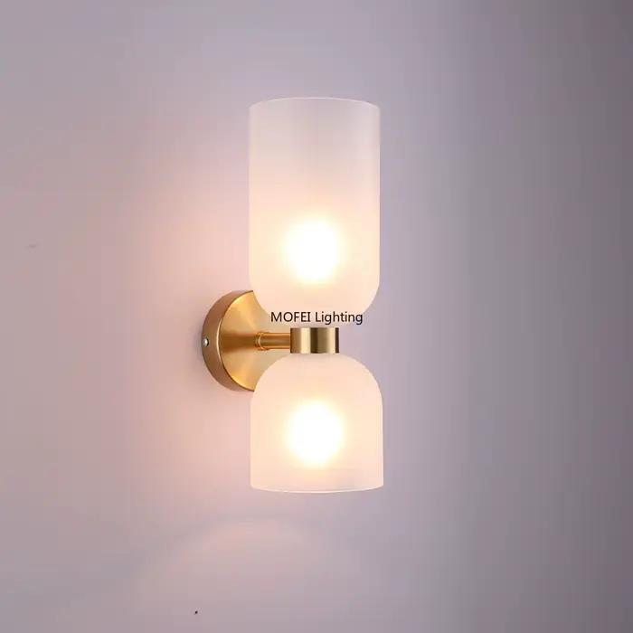 Applique murale de chevet de luxe postmoderne avec abat-jour en verre, éclairage artistique minimaliste moderne pour couloir et escalier