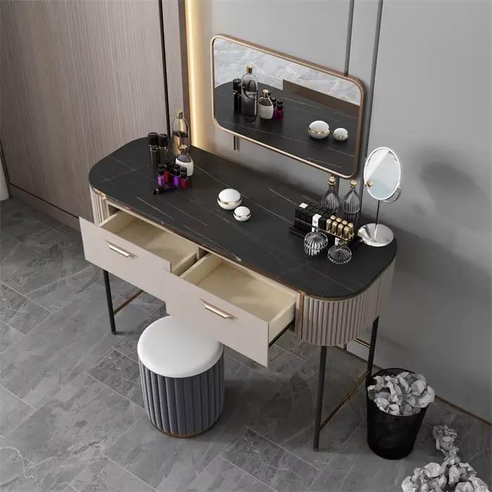 Petite table de maquillage en span avec espace de rangement