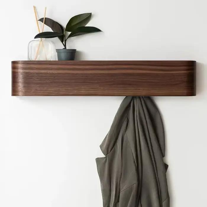 Porte-manteau mural en bois de noyer-cintre esthétique minimaliste moderne