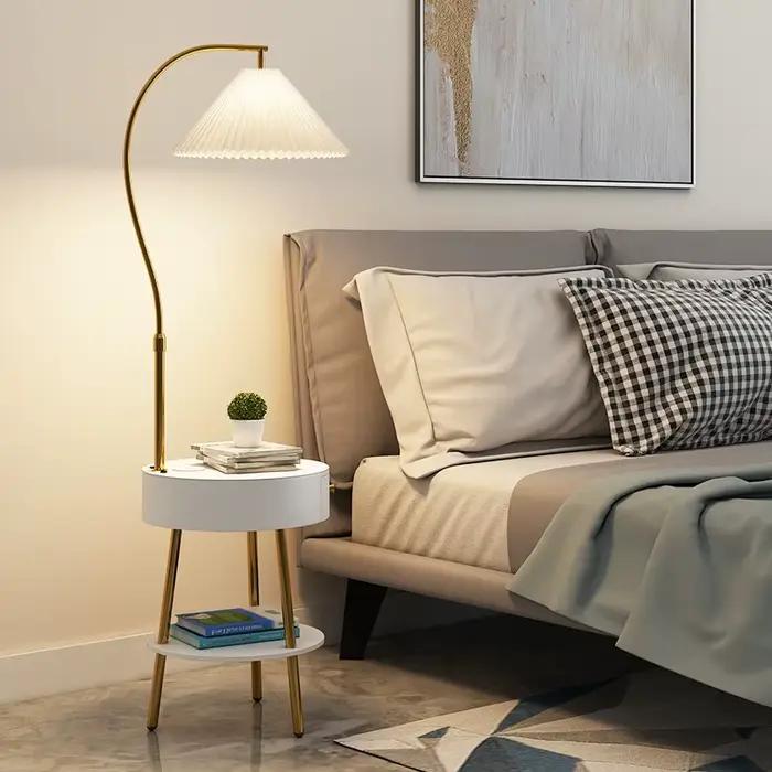 Nachttisch-Tables de chevet italiennes minimalistes avec chargeur sans fil, petites tables de chevet intelligentes simples, lumière de proximité, meubles de maison