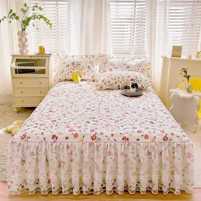 Jupe de lit matelassurera aux quatre coins avec imprimé de fleurs élastiques