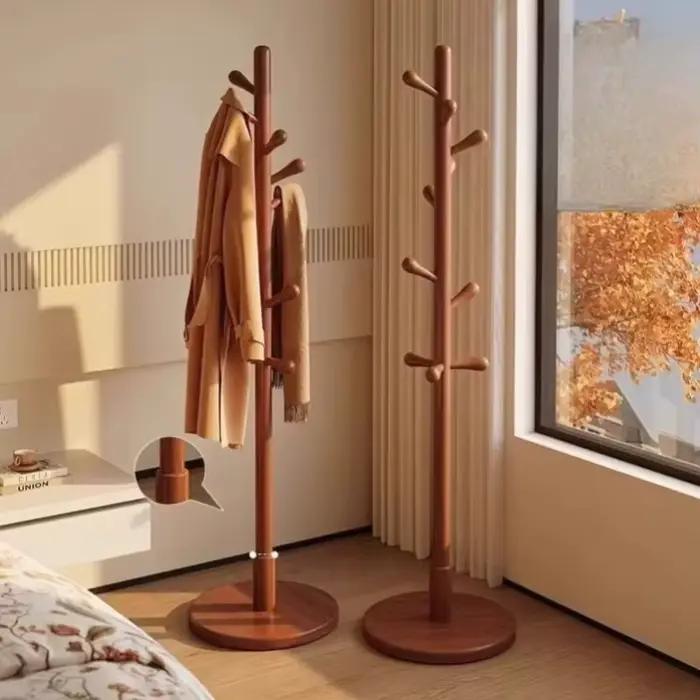 Porte-vêtements sur pied en bois