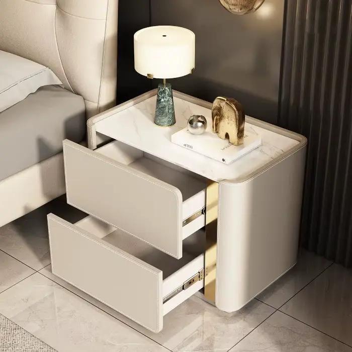 Table de chevet compacte avec tiroirs