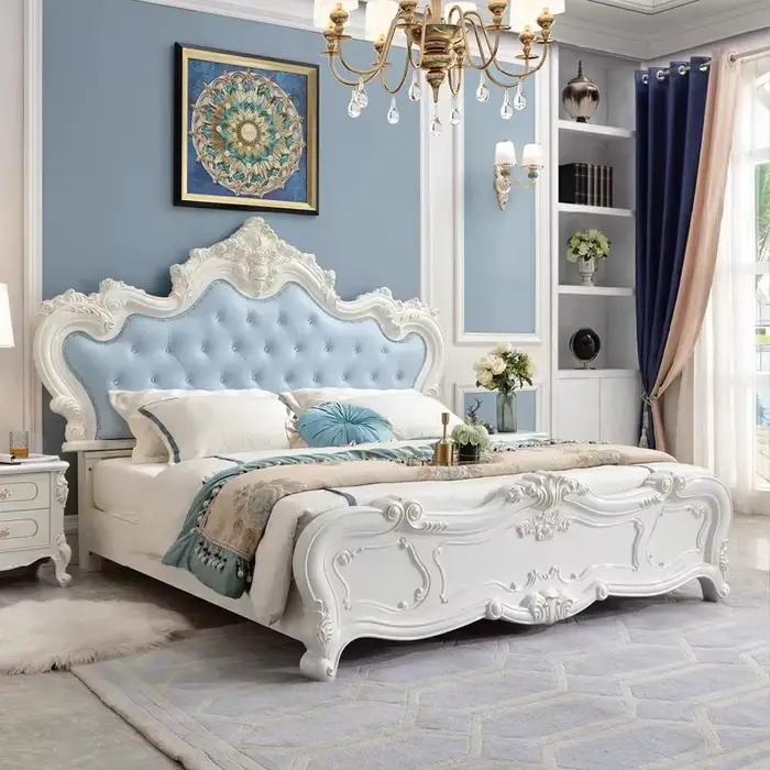 Lit double design nordique pour chambre d'adolescente