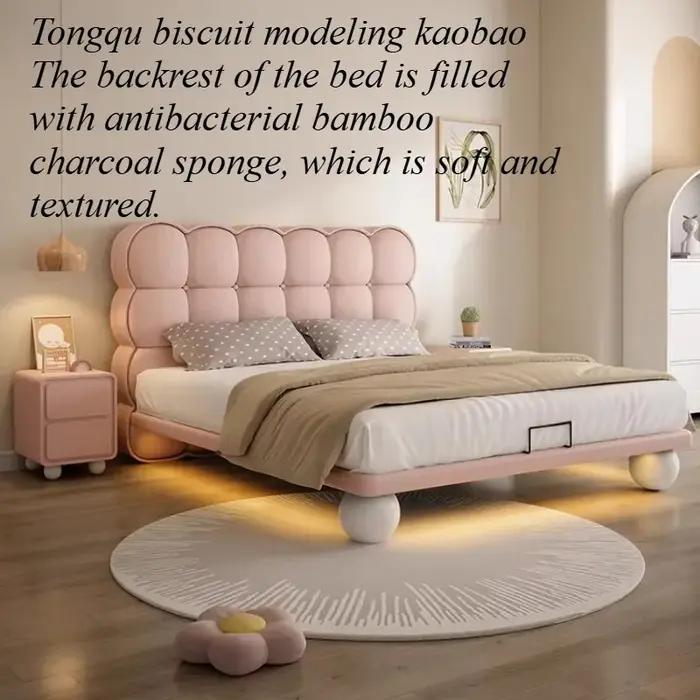 Cadre de lit double, tables de chevet minimalistes