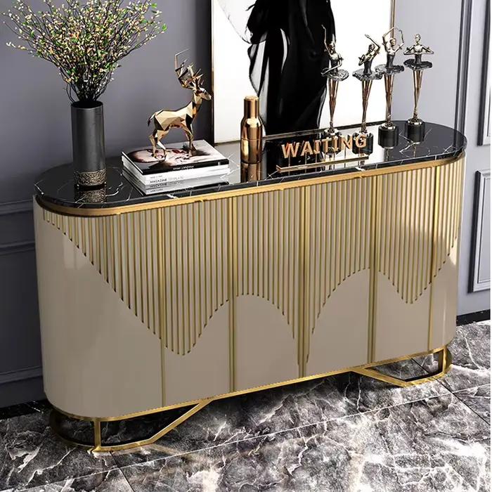 Armoires de salon de luxe étroites or classique français