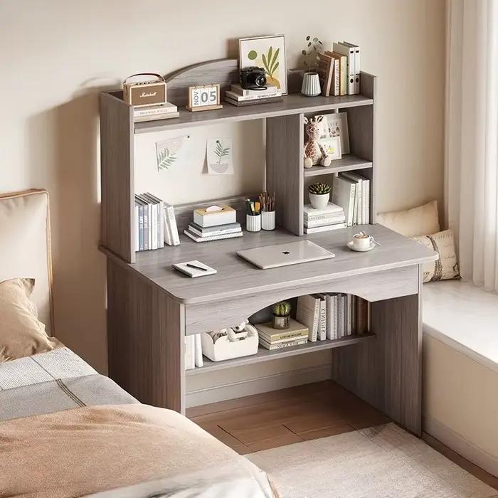 Bureau à domicile avec bibliothèque intégrée