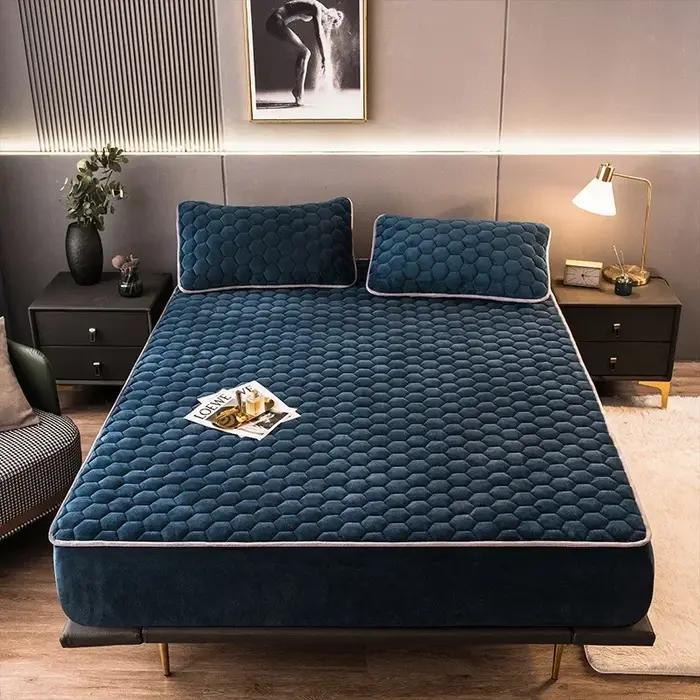 Drap de lit matelassé en velours optique une pièce