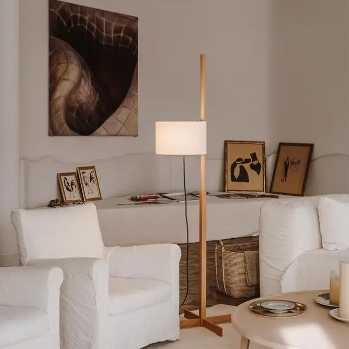 Lampadaire en noyer tissu design