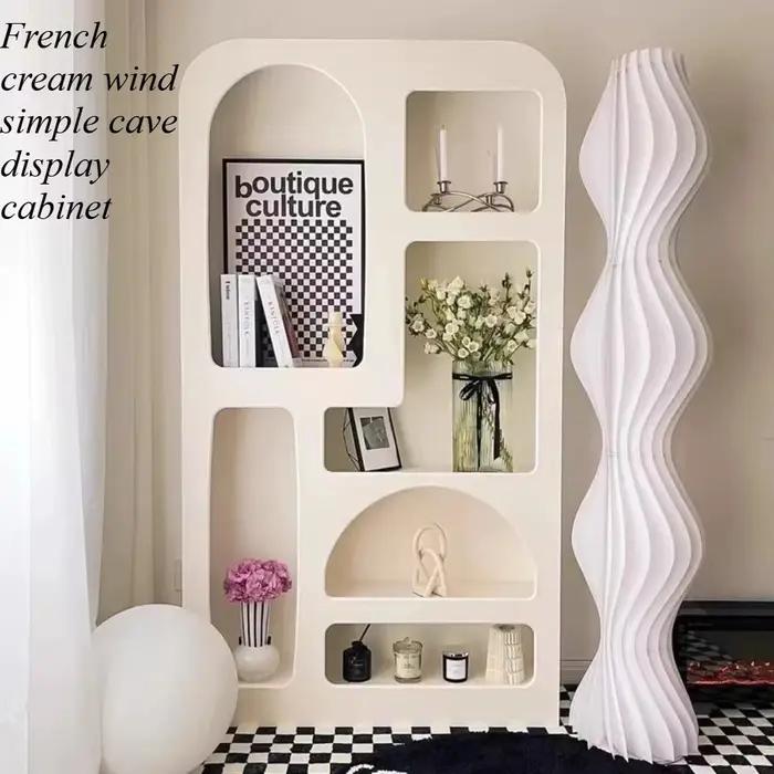 Meuble de salon style français avec vitrine à compartiments en bois design moderne pour objets décoratifs et accessoires de maison