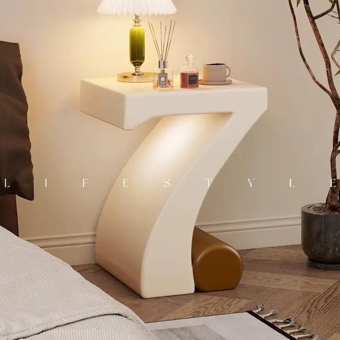 Table de chevet pour petite chambre à coucher