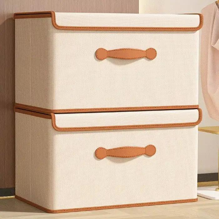 Boîte de rangement pour vêtements avec couvercle