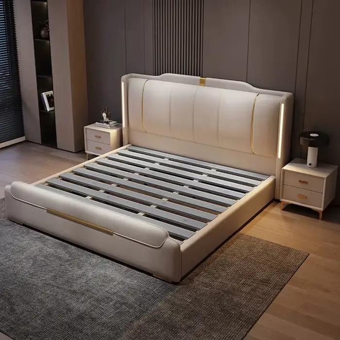 SAT. Lit double moderne de luxe en cuir souple avec cadre en bois massif et rangement pour la maison ou la chambre d'hôtel