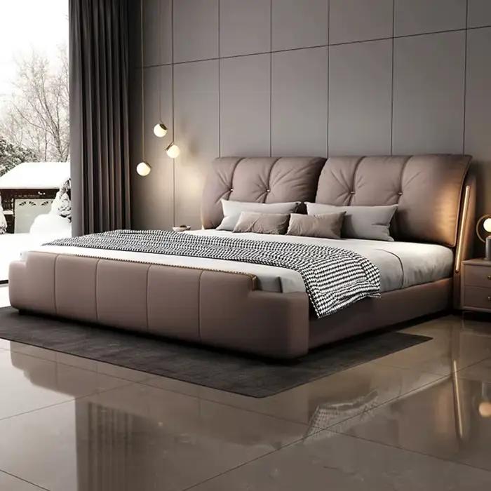Lit plateforme King Size en cuir capitonné avec rangement