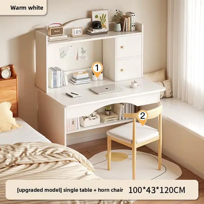 Bureau à domicile avec bibliothèque intégrée