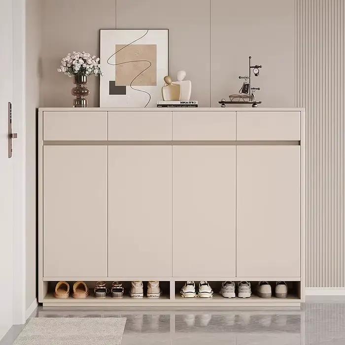 Meuble de rangement pour chaussures intégré au mur