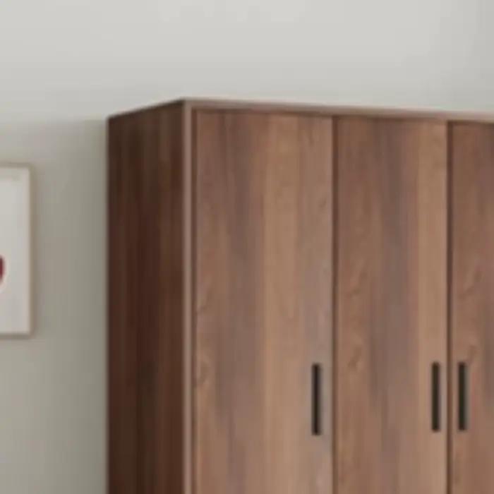 Armoire de chambre à coucher avec cadres cannelés et tiroirs étroits
